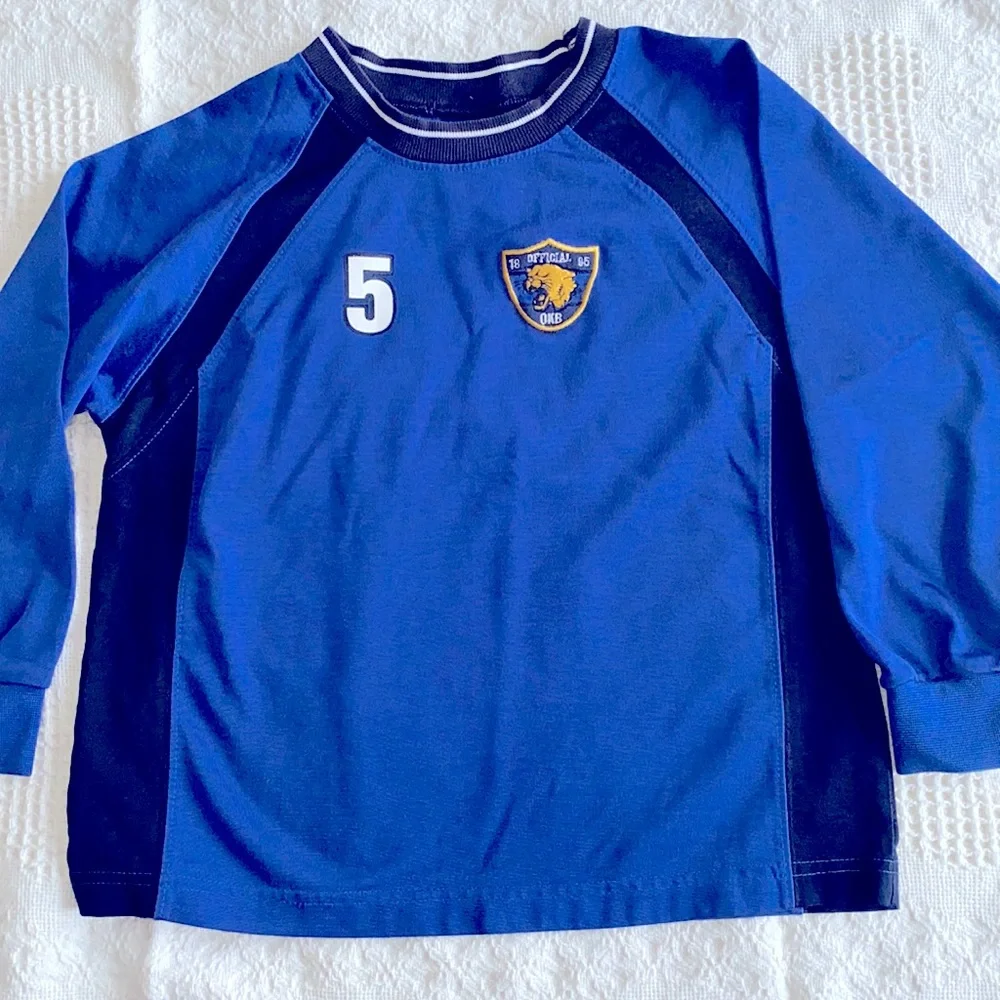 Oshkosh Boys long sleeve shirt. Size 7. Blue
